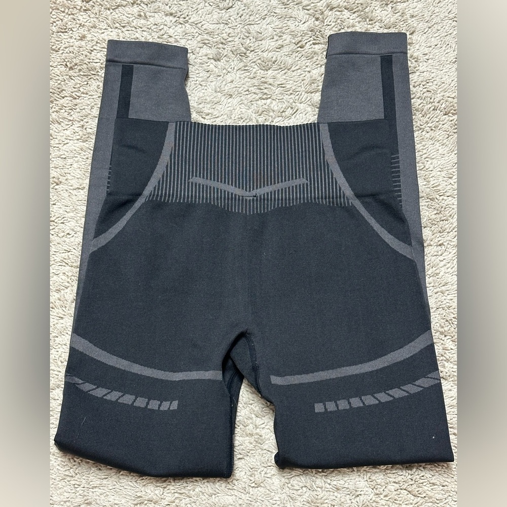 Black and Gray Leggings size S